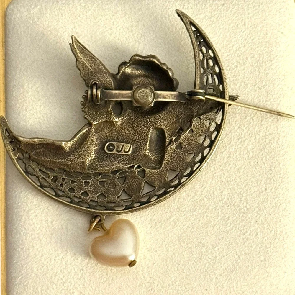 JJ Jonette Bronze Tone Cherub‎ on Crescent Moon Brooch Dangling Pearl Heart